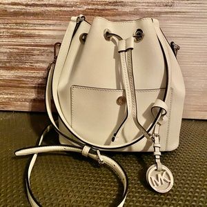 Micheal Kors Bucket Bag